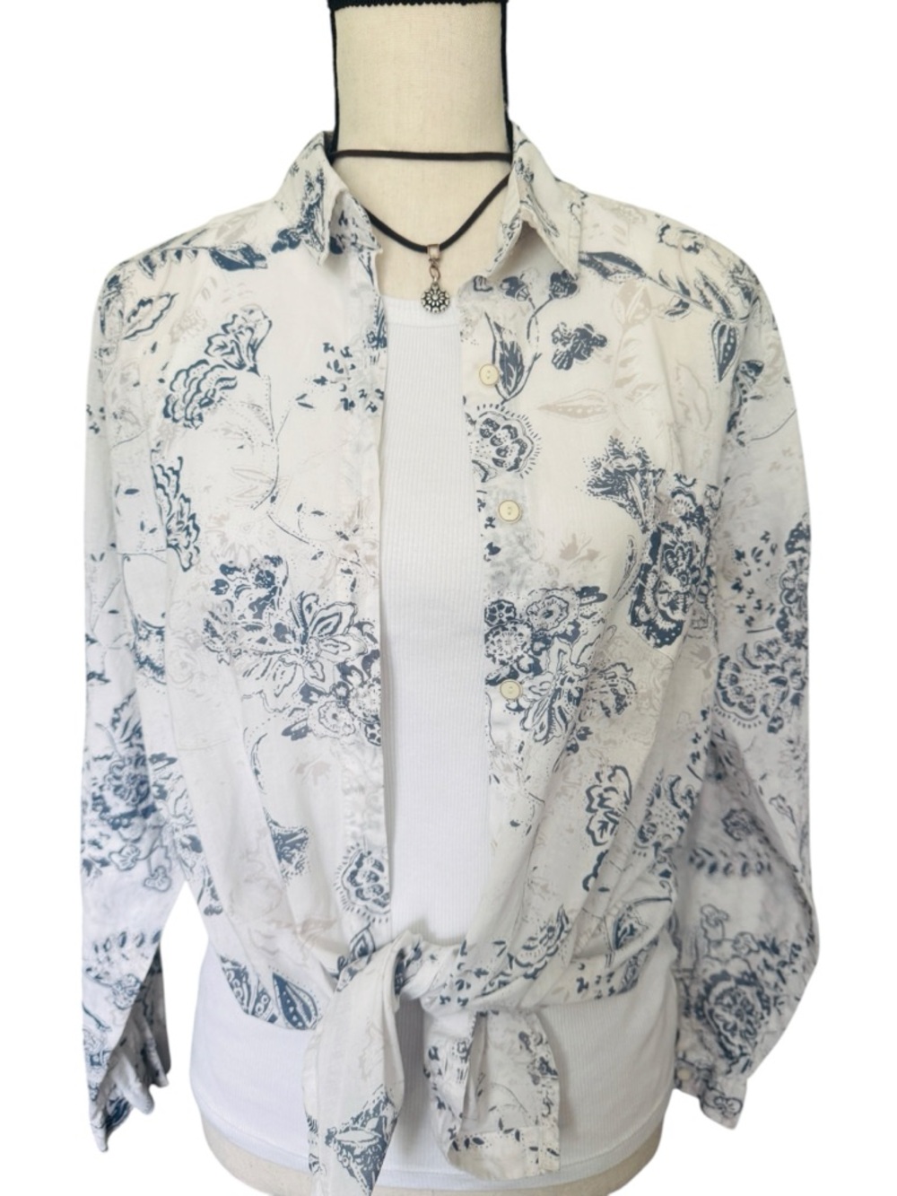 Lili’s Closet Anthropologie Blue White Floral Button Tie Front Shirt Boho Top